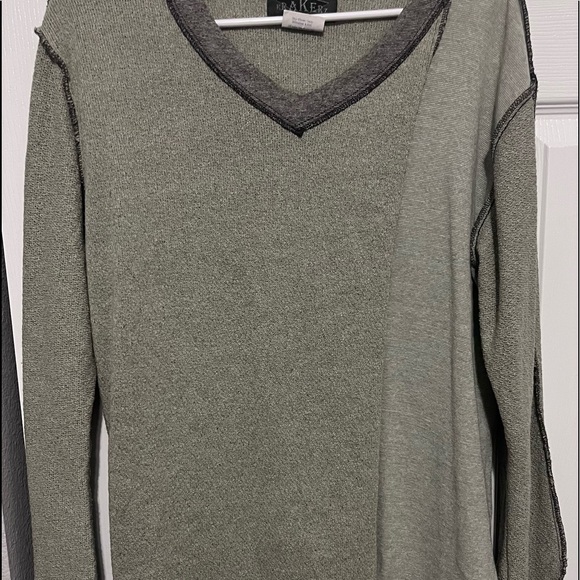 Krakerz light green sweater in medium - Picture 1 of 6